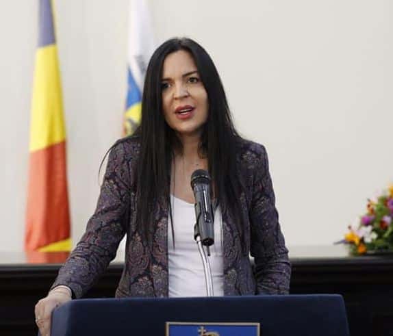 Mirela Matichescu: Presa alungă turiștii. Adio, contracte!