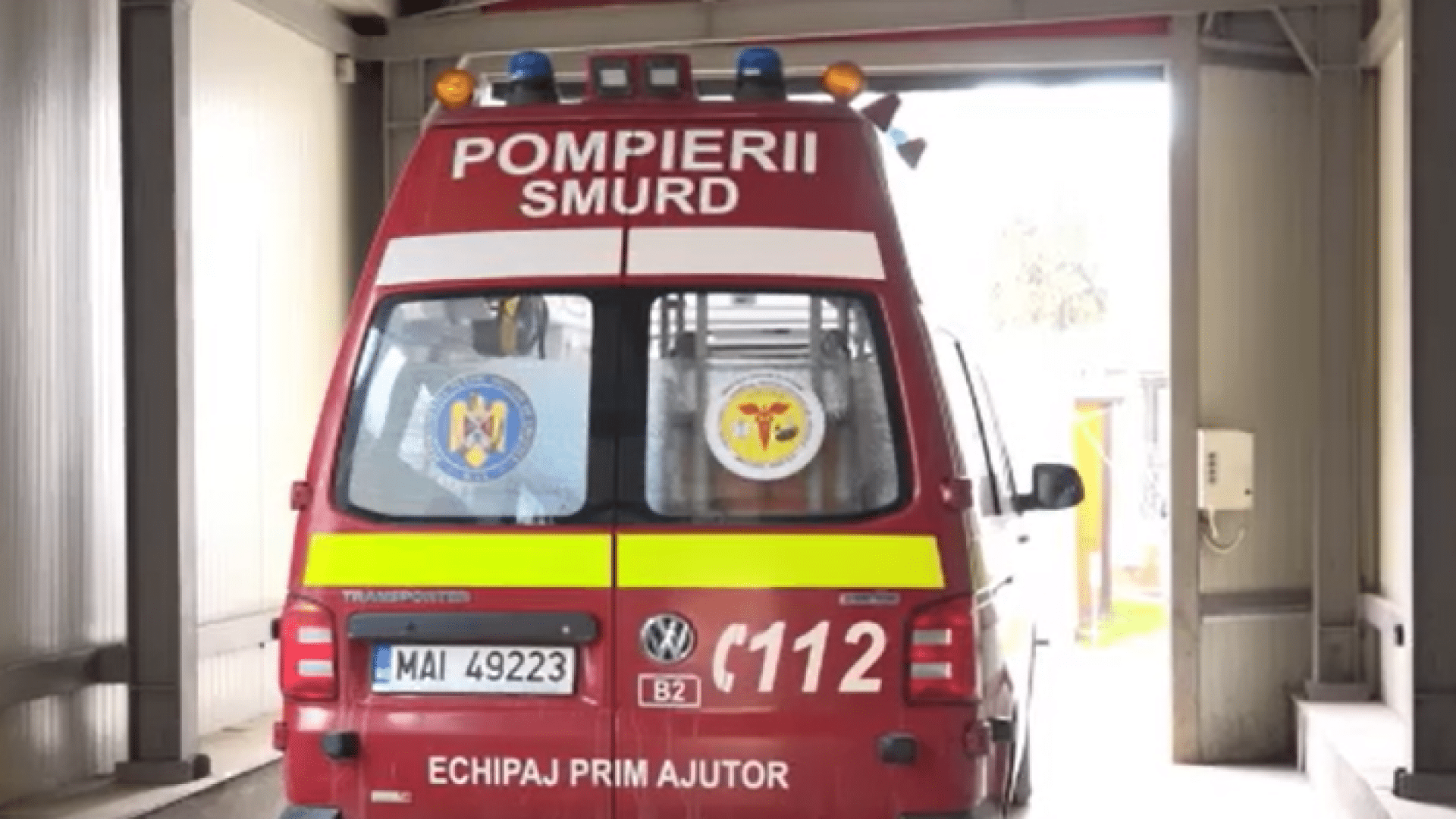 Accident cu două mașini în Constanța. O persoană este încarcerată
