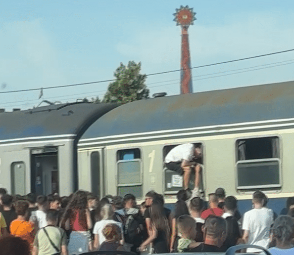 „Beach Please”: Haos de la plecare, viral pe TikTok