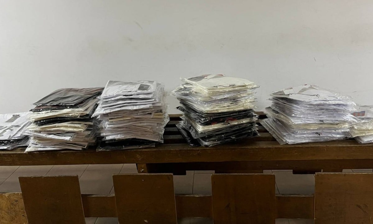 Femeie cercetată penal pentru vânzare ilegală de haine contrafăcute în Murfatlar