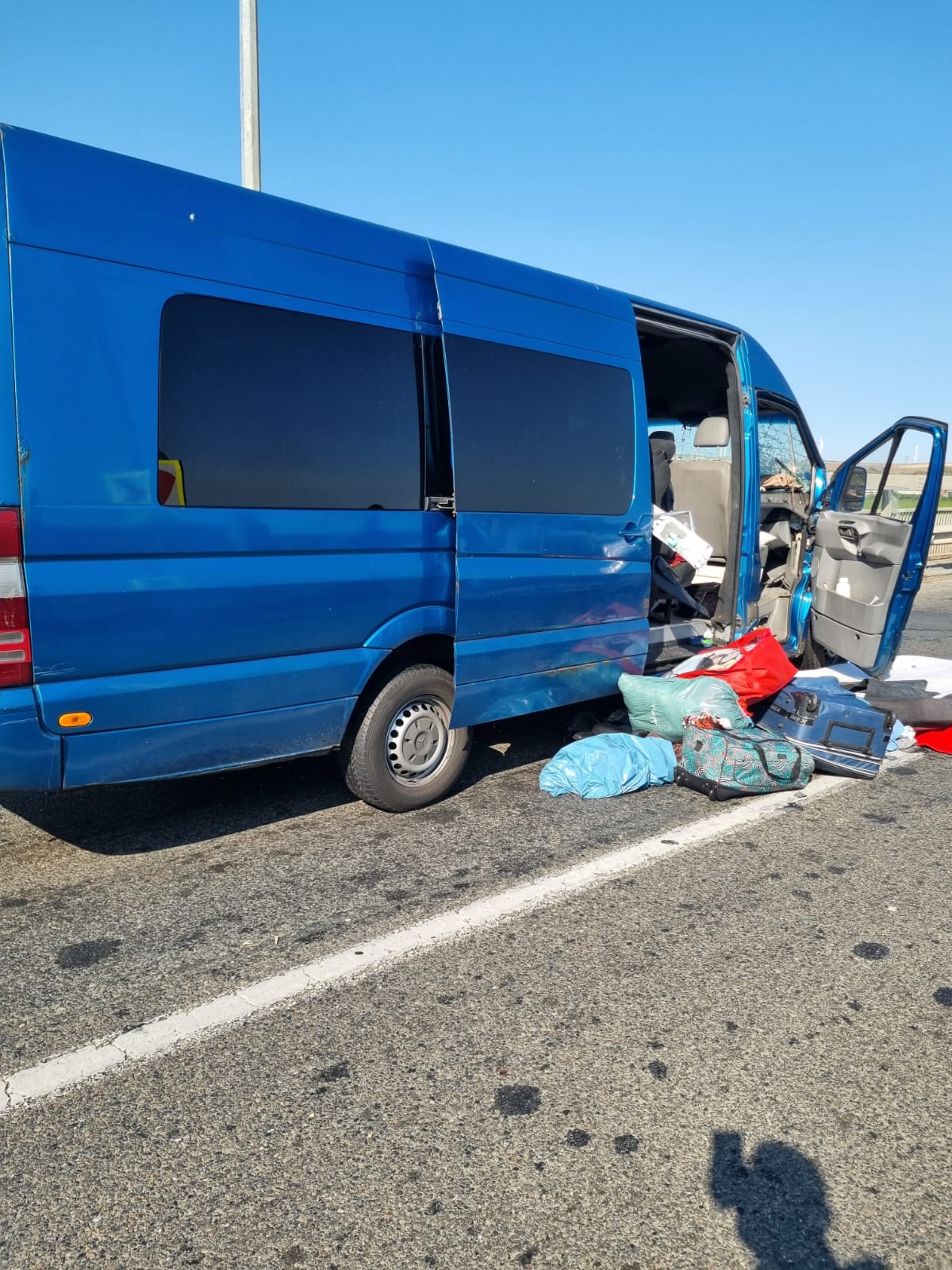 A fost activat PLANUL ROȘU de intervenție: Un microbuz și un autocar s-au ciocnit pe podul de la ecluza din Cernavodă