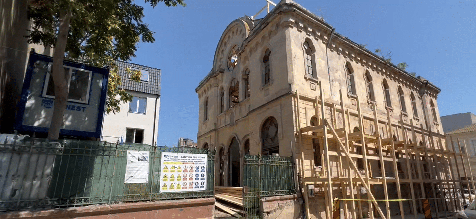 După 30 de ani, reparații la Sinagogă