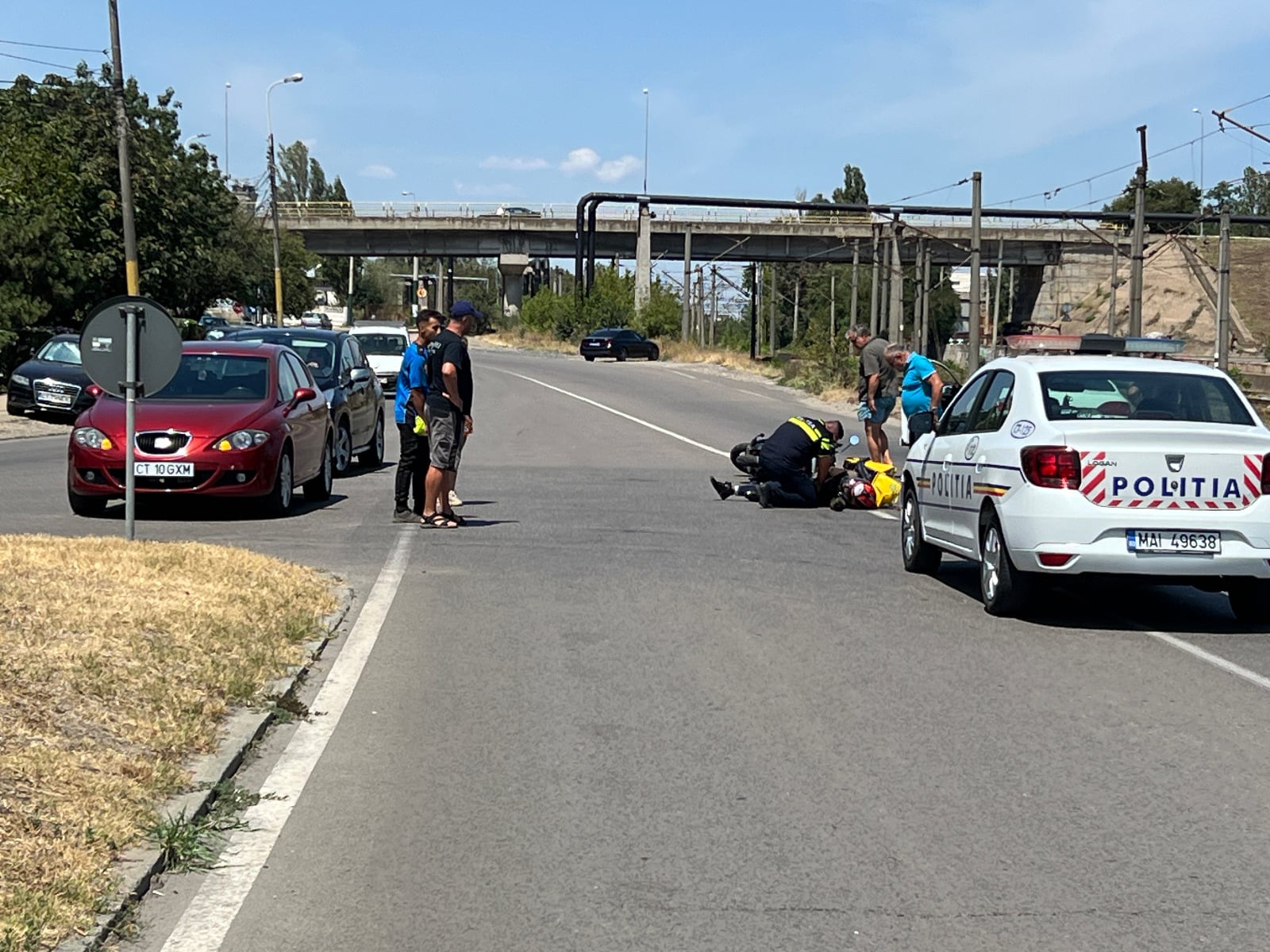 Un curier a aflat pe scuter a fost accidentat de o mașină în zona Doraly Mall