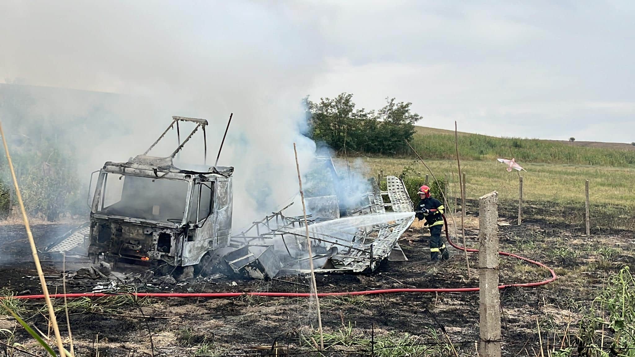 Incendiu la o stupină în apropiere de localitatea Parcheș din jud. Tulcea