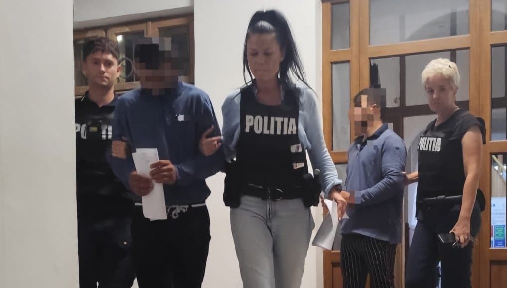 Doi bărbați au fost reținuți după ce au dat mai multe spargeri în Vama Veche
