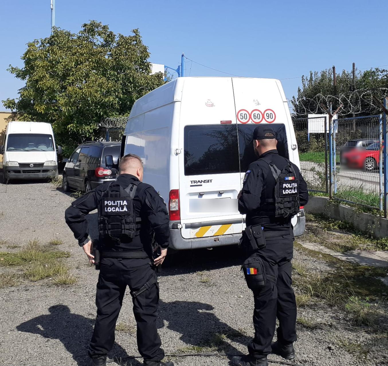 Constănțean amendat cu 30.000 de lei și lăsat fără autoturism pentru că a aruncat deșeuri pe domeniul public