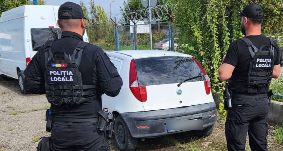 O persoană a fost amendată cu 30.000 de lei și a rămas fără mașină, după ce a aruncat deșeuri pe un teren privat