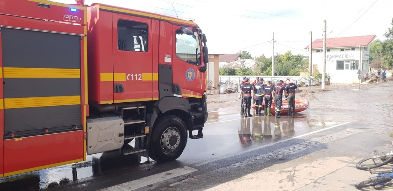 Aproape 1.000 de pompieri din 27 de unități subordonate IGSU au fost dislocați în sprijinul salvatorilor de la ISU Galați