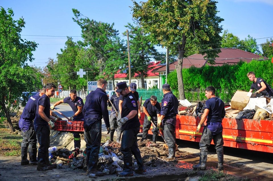 Înlocuirea efectivelor de pompieri din județul Galați. Alții 1000 de salvatori trimiși în ajutor
