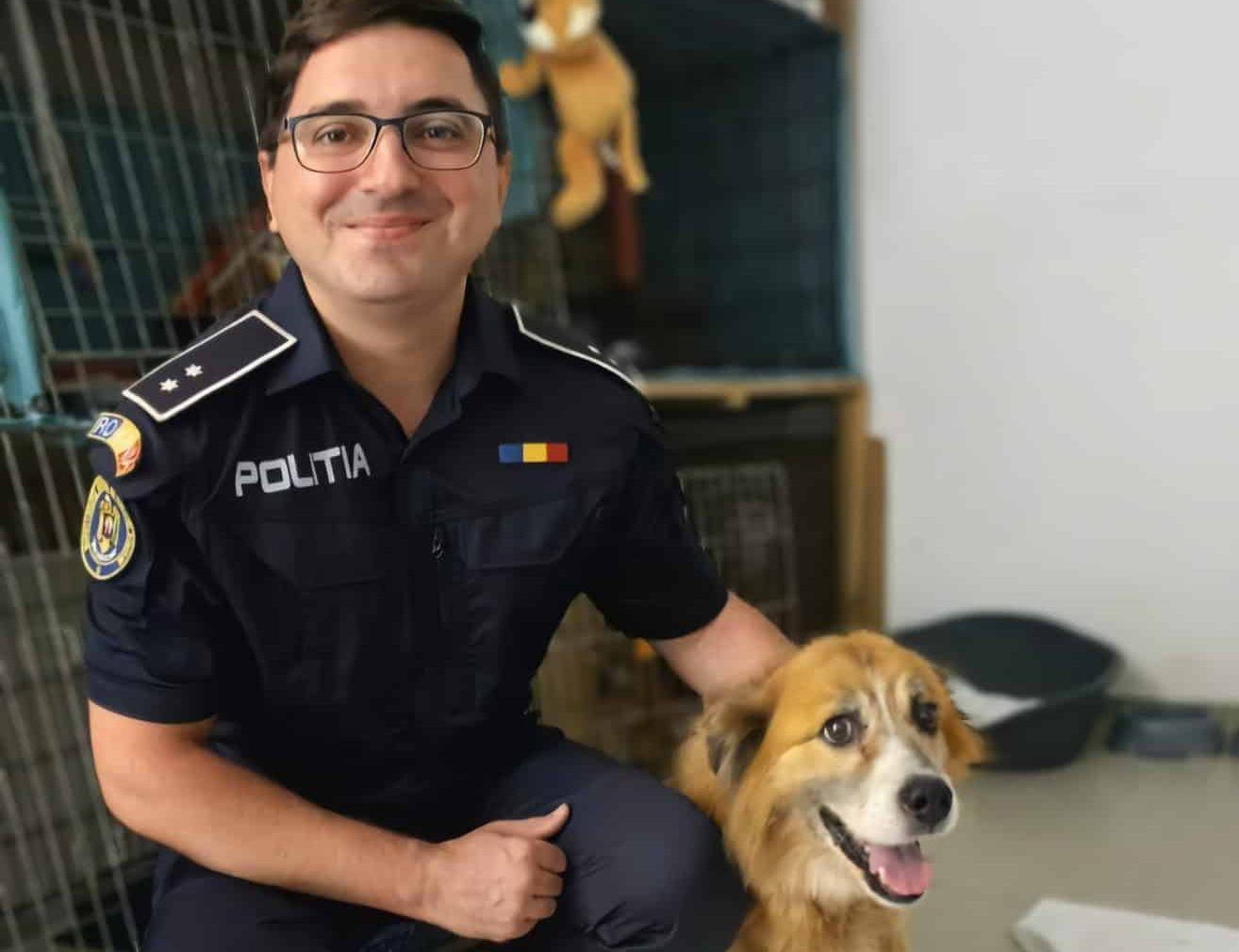 Cățelul legat de mașină, salvat de polițiști