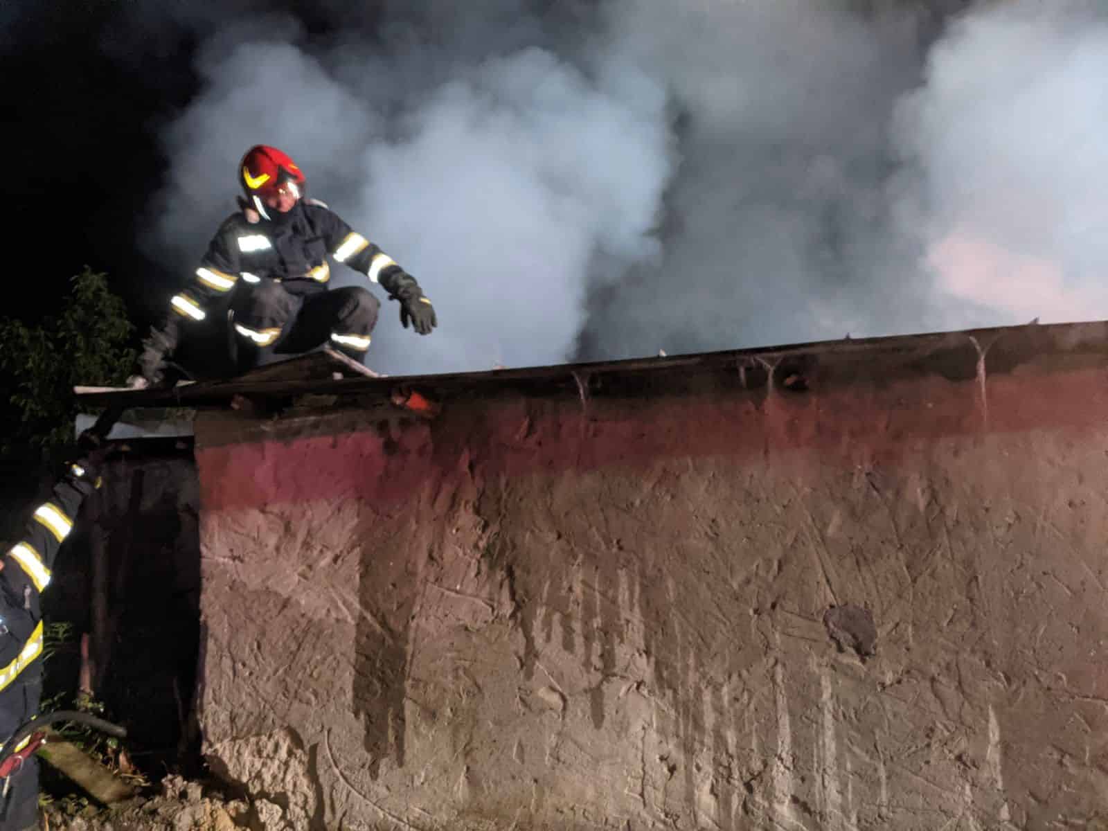 Incendiu la o casă din Văcăreni, județul Tulcea