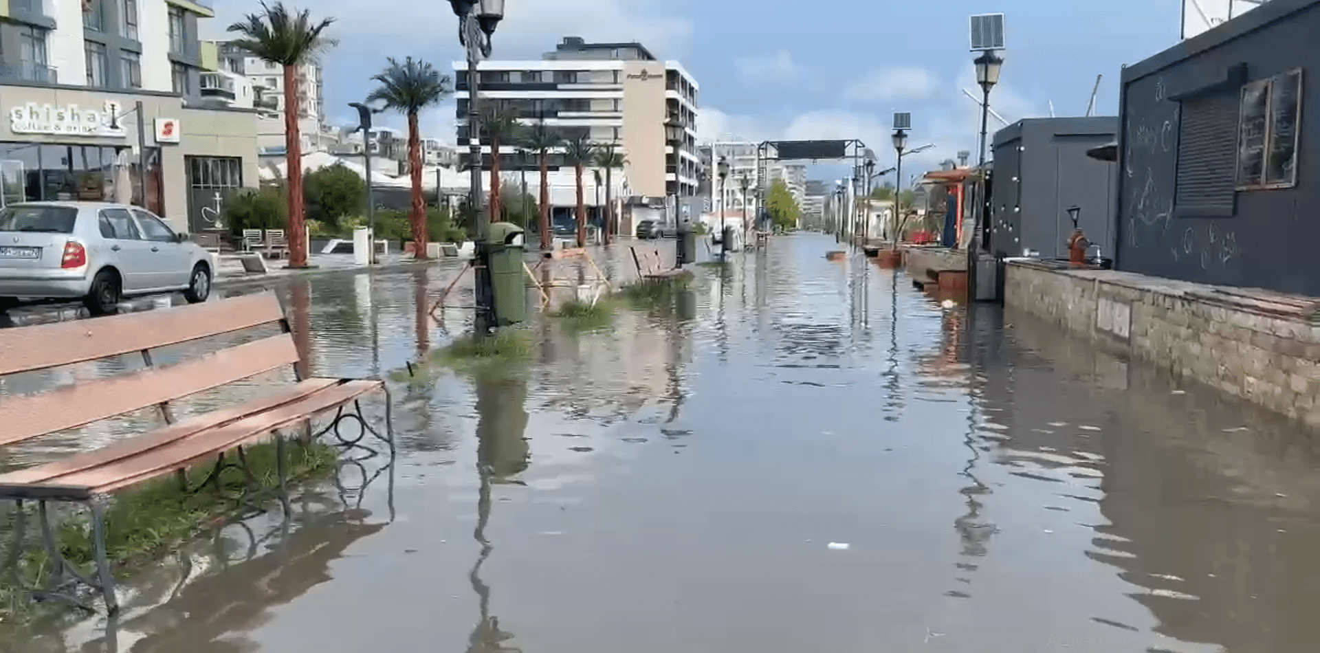 Plaje și faleze distruse de furtună