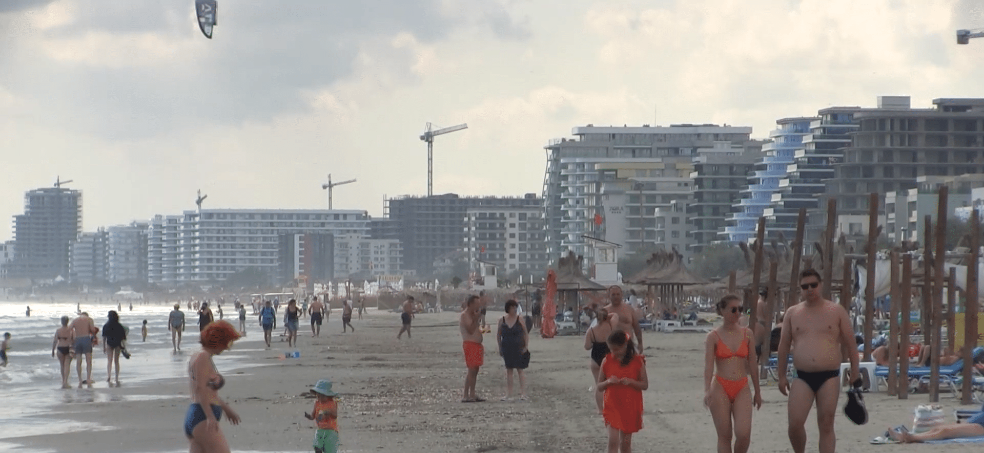 Turiștii de toamnă se bucură de soare și prețuri mici