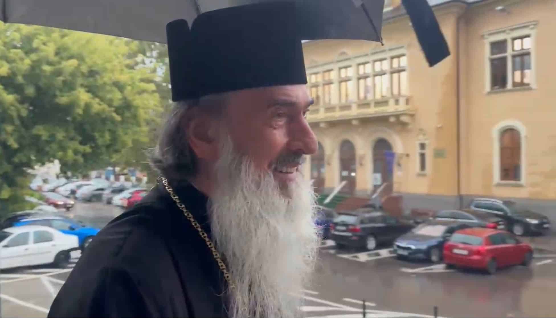 IPS Teodosie a ajuns în fața judecătorilor, într-un nou termen în dosarul ,,Mană cerească”