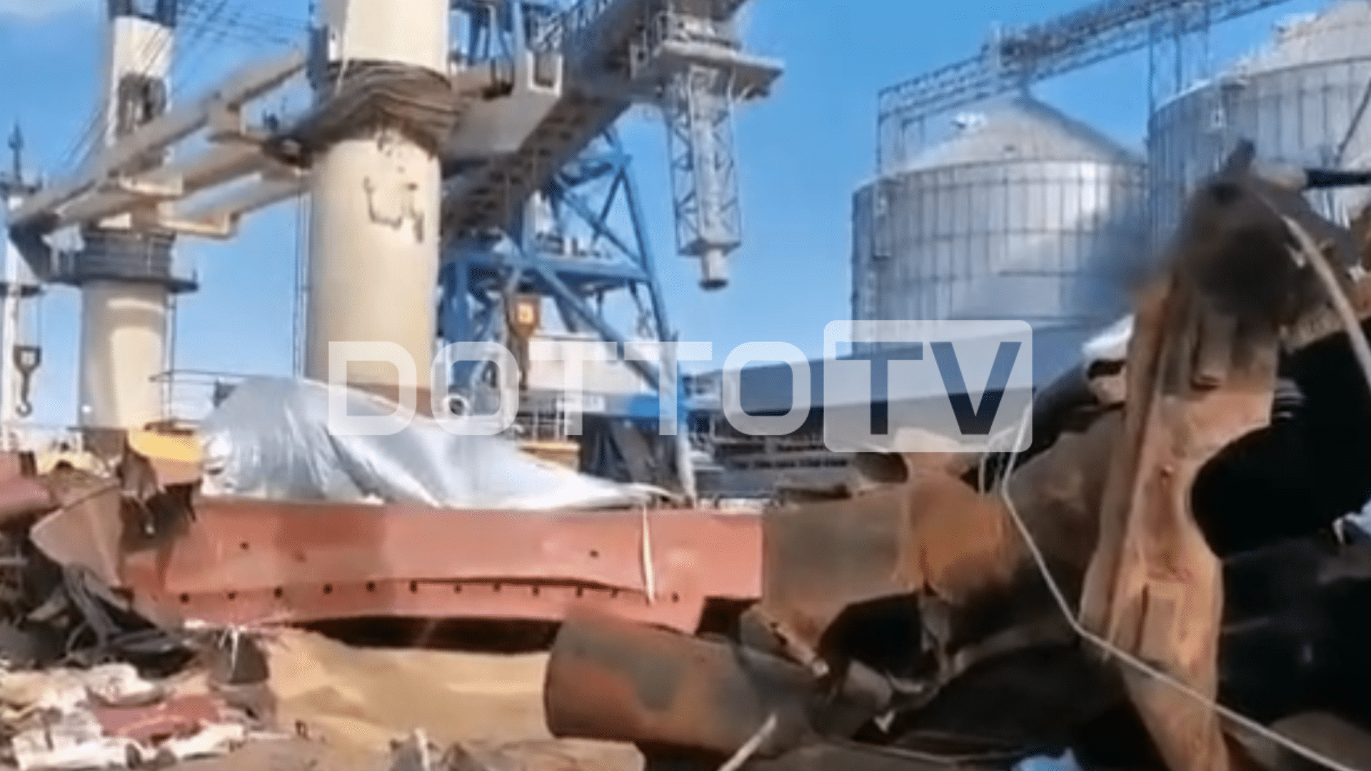 VIDEO: Cum arată nava bombardată de ruși în Marea Neagră. Vasul a ajuns în Portul Constanța