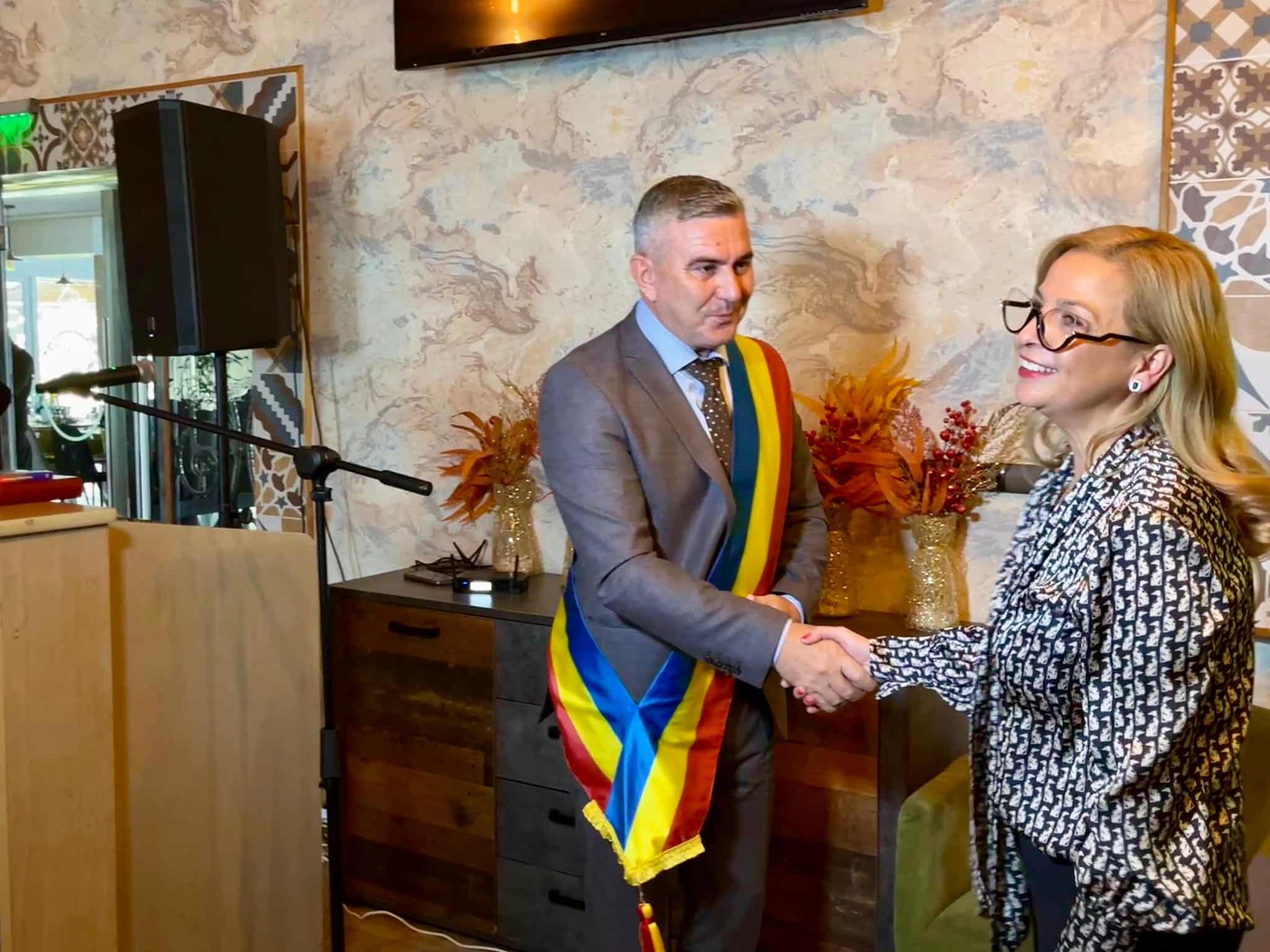 De două ori primar, de două ori… la bar