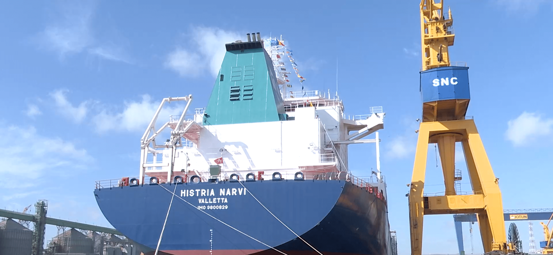 Petrolier de 180 de metri, codus de un singur om