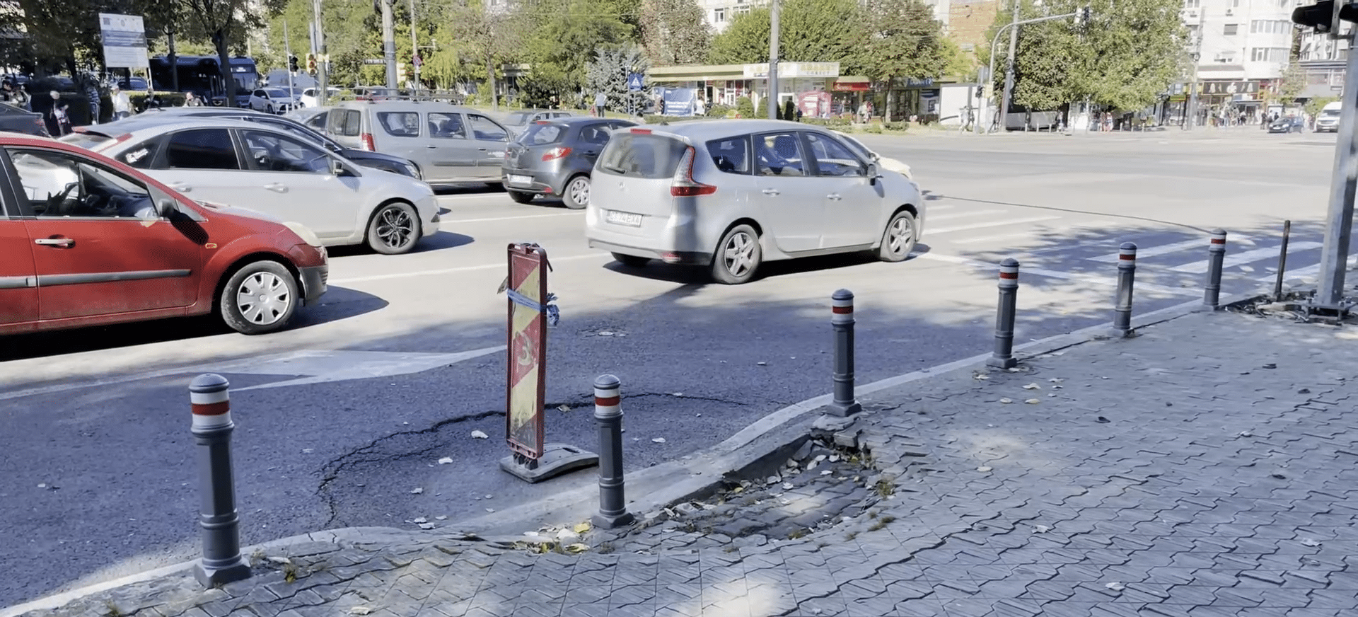Se surpă asfaltul în cartierul Tomis 3