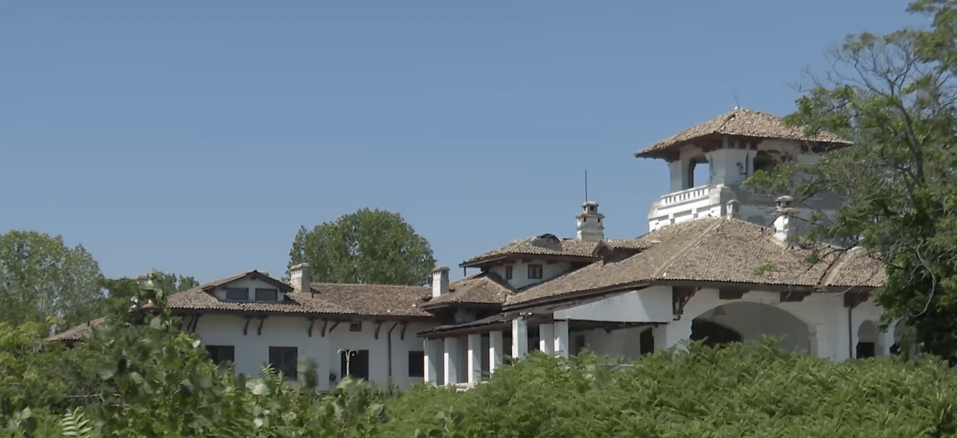 Primăria cumpără curtea Palatului Regal