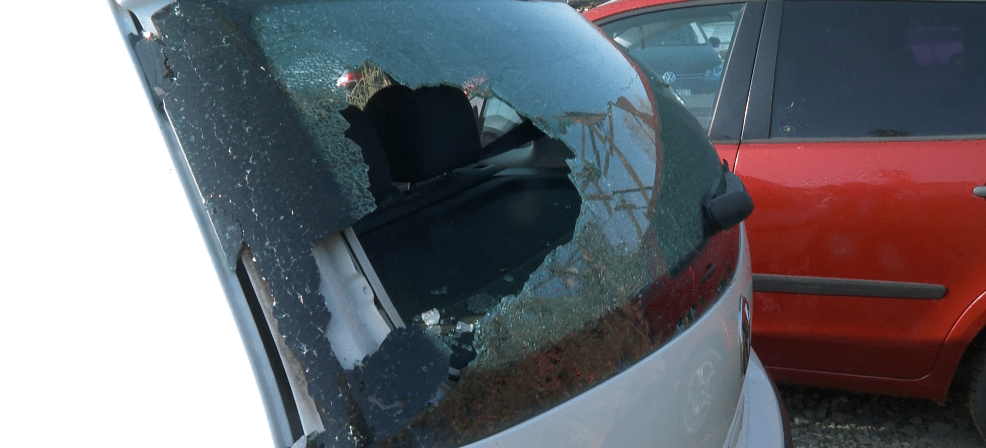 Mașini distruse de o explozie inexplicabilă