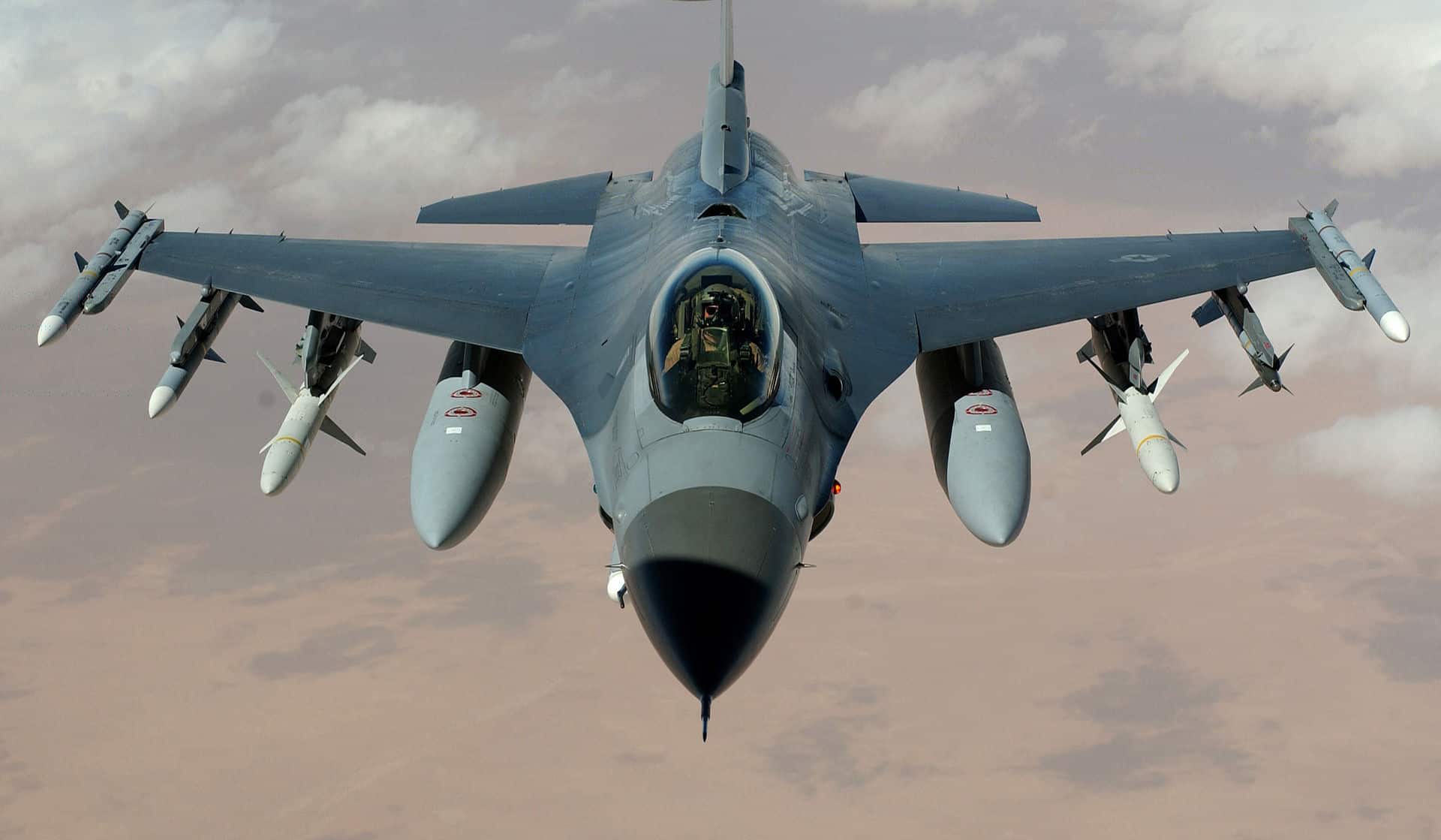 Alertă în Marea Neagră: Ţintă aeriană neidentificată depistată de radarele Armatei României / Patru avioane militare ridicate de la sol