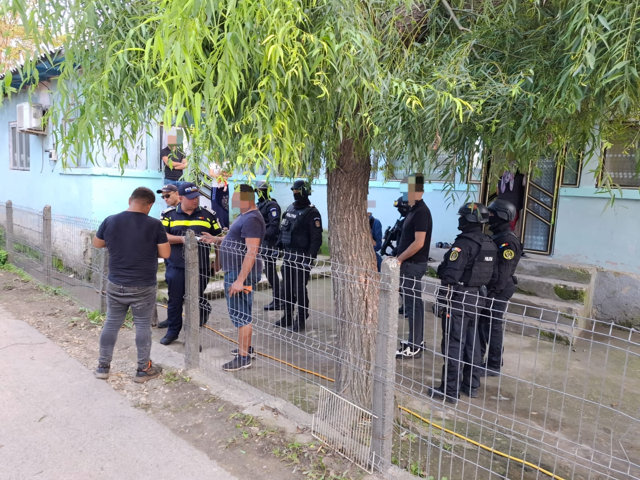 Razie a polițiștilor, jandarmilor și a luptătorilor de la trupe speciale în Castelu, Cobadin și Cuza Vodă