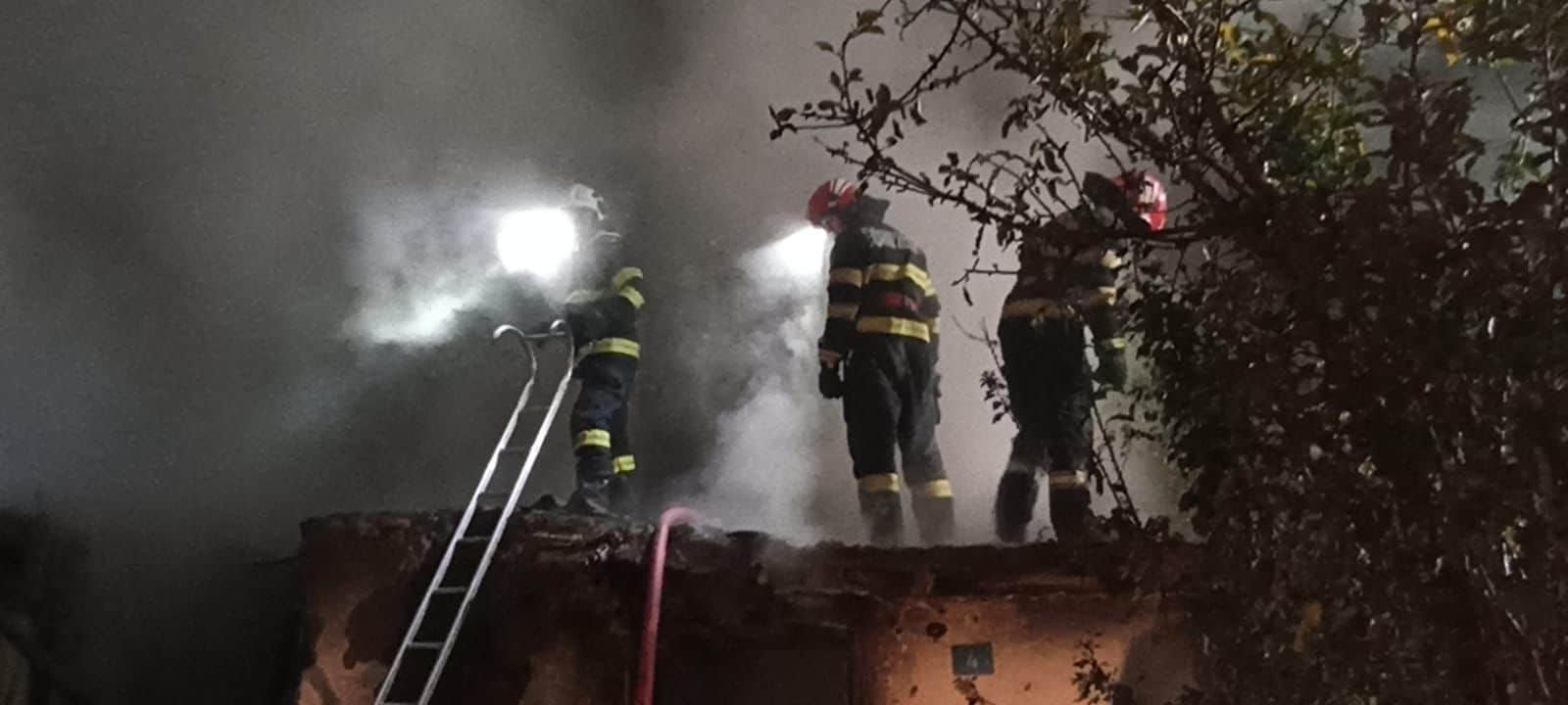 Incendiu la o casă din Niculițel, județul Tulcea