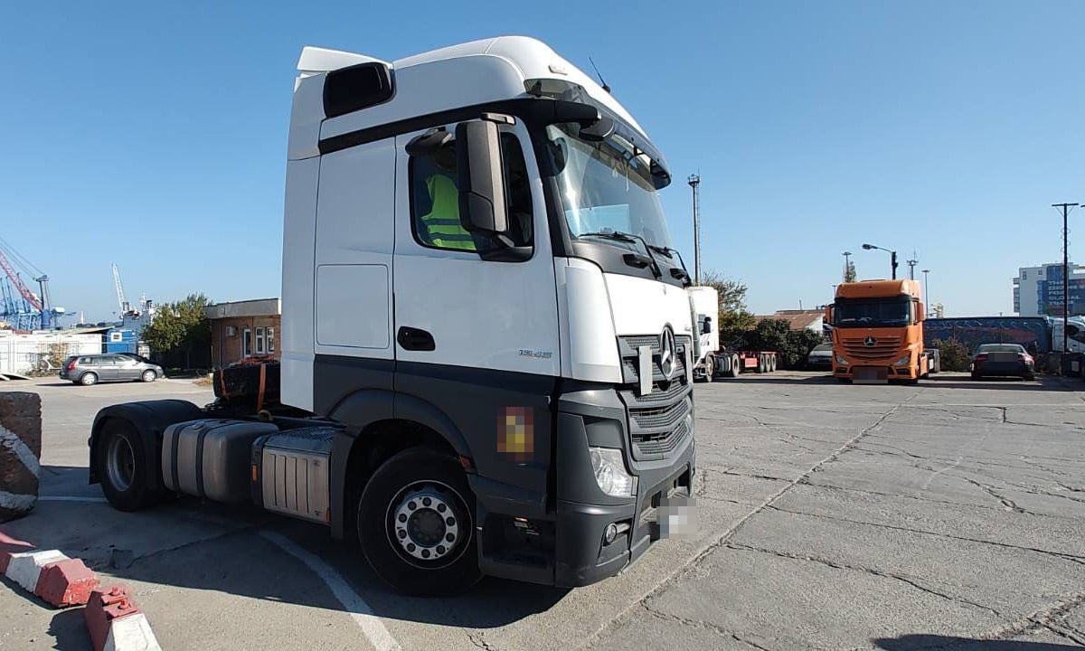 Camion cu numere fale și căutat de autoritățile din Polonia, descoperit de polițiștii de frontieră în Portul Constanța