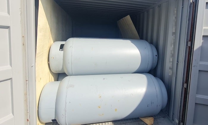 6 containere din Dubai cu butelii de 400.000 de euro, depistate de Garda de Coastă în Portul Constanța Sud-Agigea