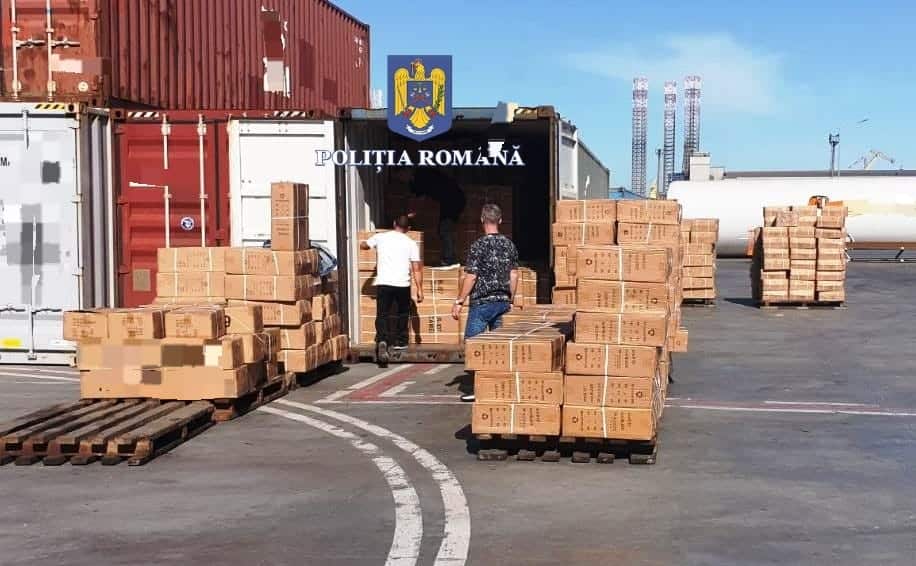 Marfă contrafăcută în valoare de peste 1,1 milioane de lei descoperită de polițiști într-un container sosit din China