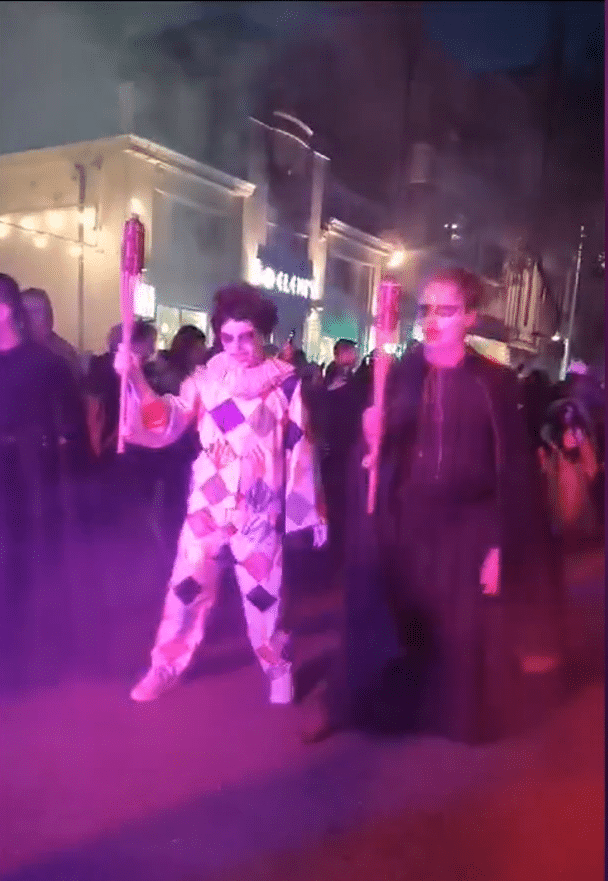 Val de critici: “Costume sataniste, care sperie copiii”