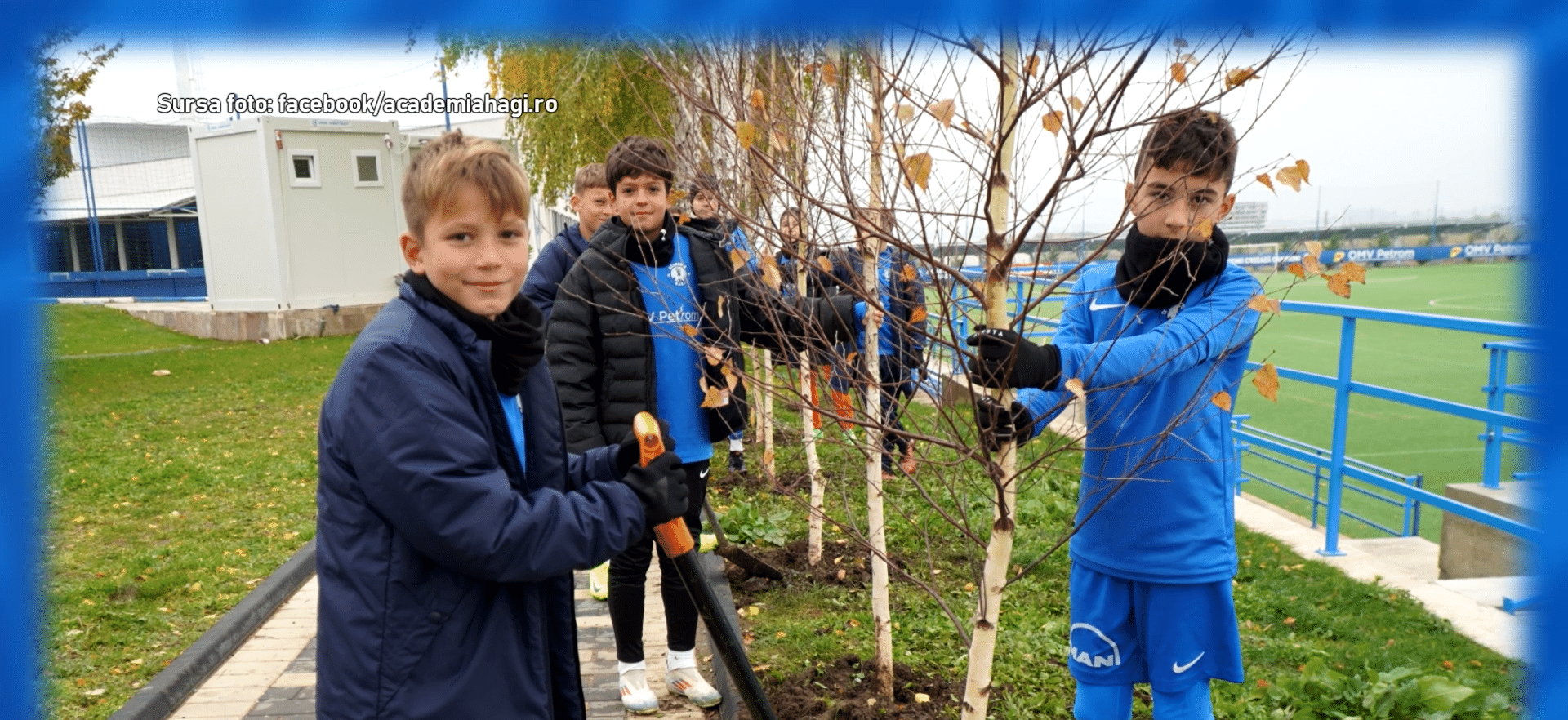 Juniorii Academiei Hagi la plantat de copaci