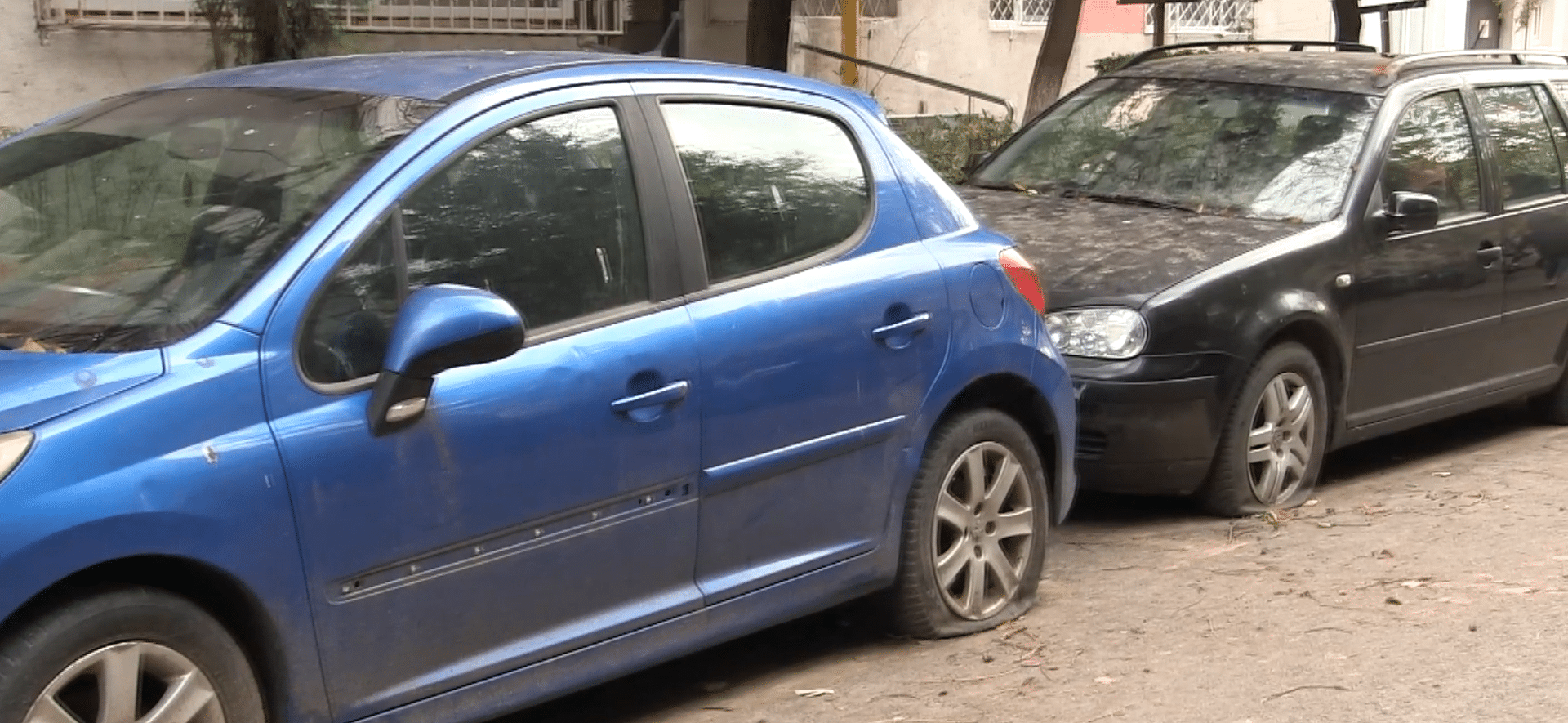 Mașini distruse cu cuțitul