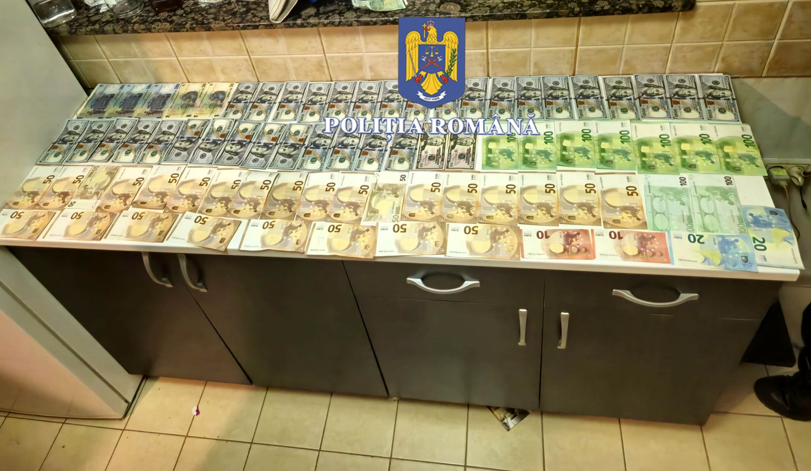 Percheziții în județul Constanța, într-un dosar de proxenetism și spălarea banilor