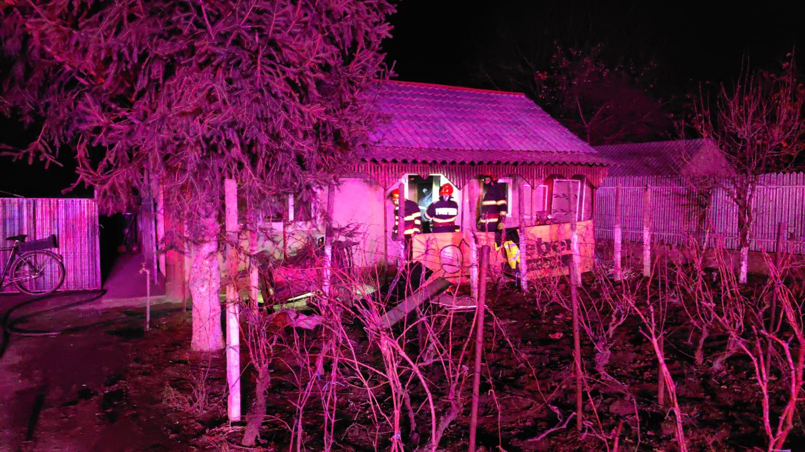 Incendiu la o casă din Luncavița: un bărbat a decedat