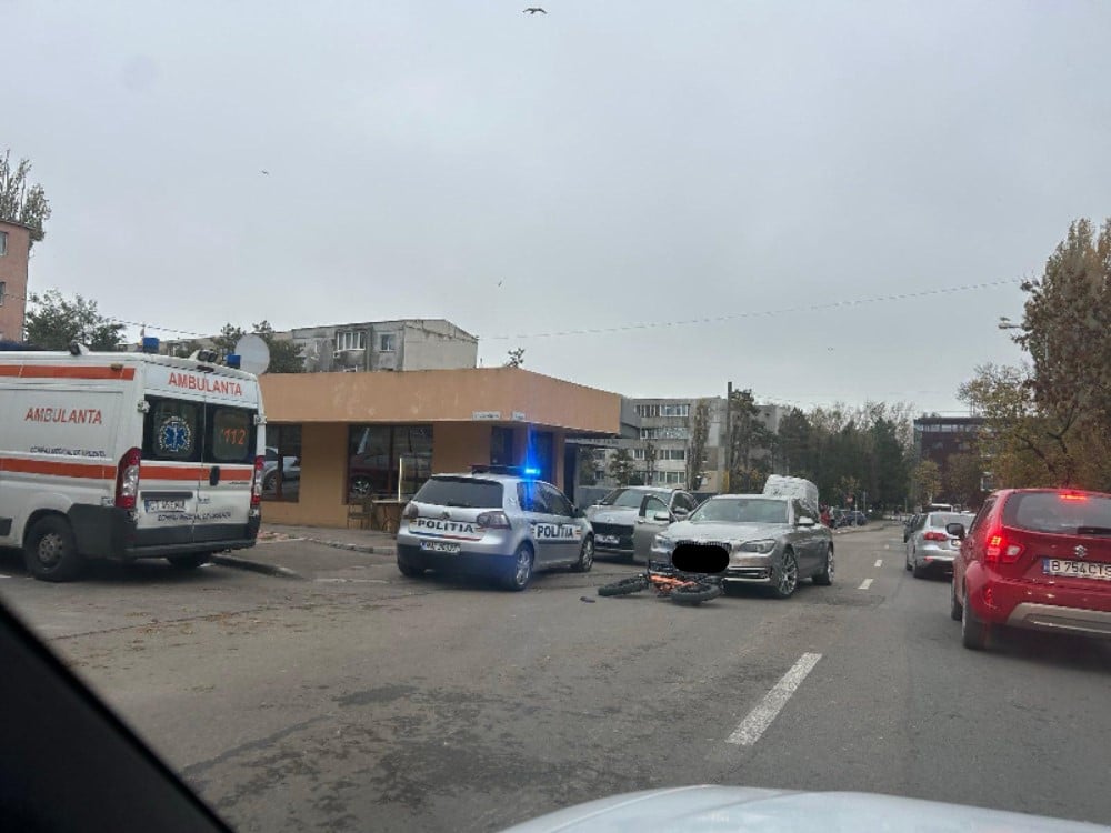 Accident între o bicicletă electrică și o mașină, în municipiul Constanța
