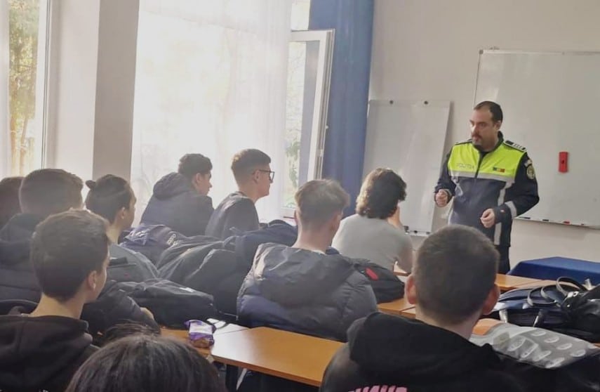 Acțiuni ale polițiștilor constănțeni în școlile din Constanța și Năvodari