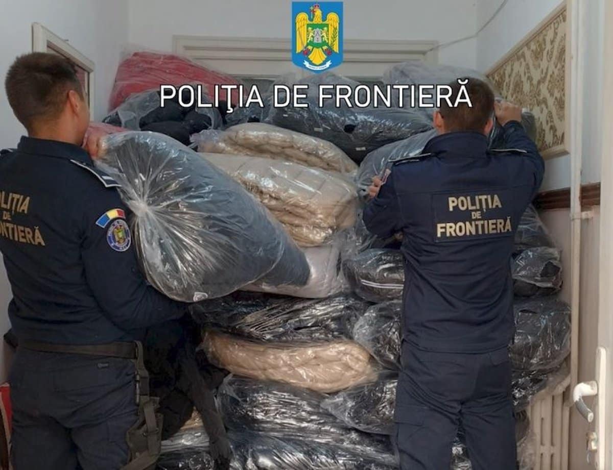 Articole vestimentare contrafăcute de 3.500.000 lei, confiscate de poliţiştii de frontieră în PTF Negru Vodă