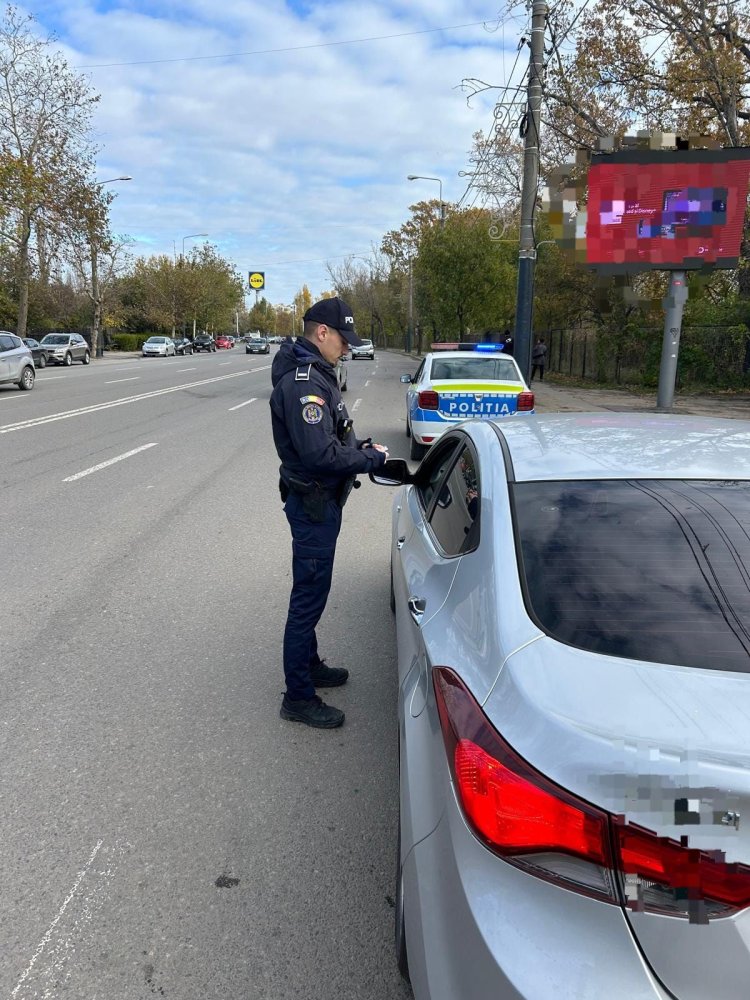 Acțiuni ale polițiștilor: au fost aplicate mai multe amenzi pentru mai multe abaterile din trafic