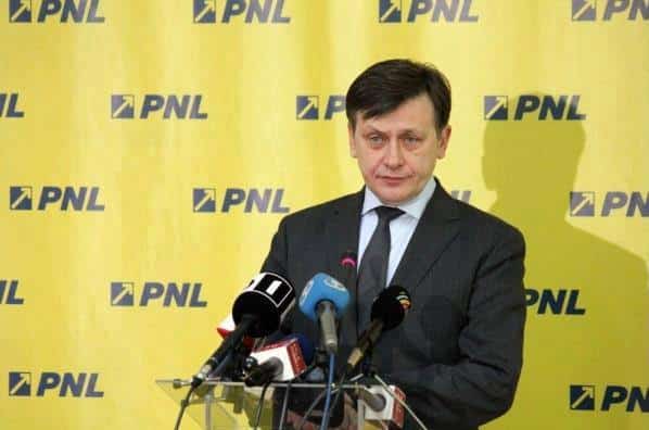 Avertisment pentru coaliție: Crin Antonescu își suspendă candidatura