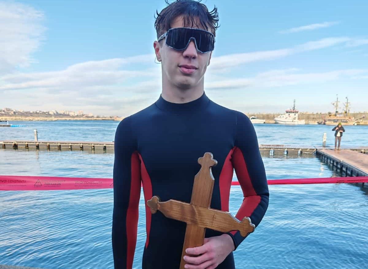 Matei Barbu, campion mondial, a prins crucea de Bobotează