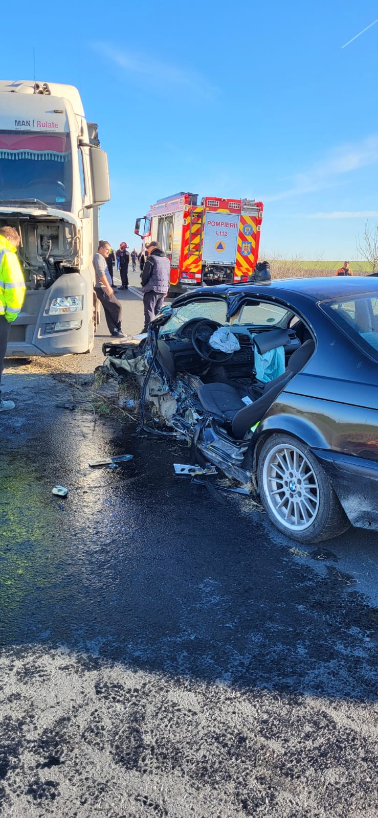 FOTO: Accident între două autocamioane și două mașini, pe DN 2A: 7 victime