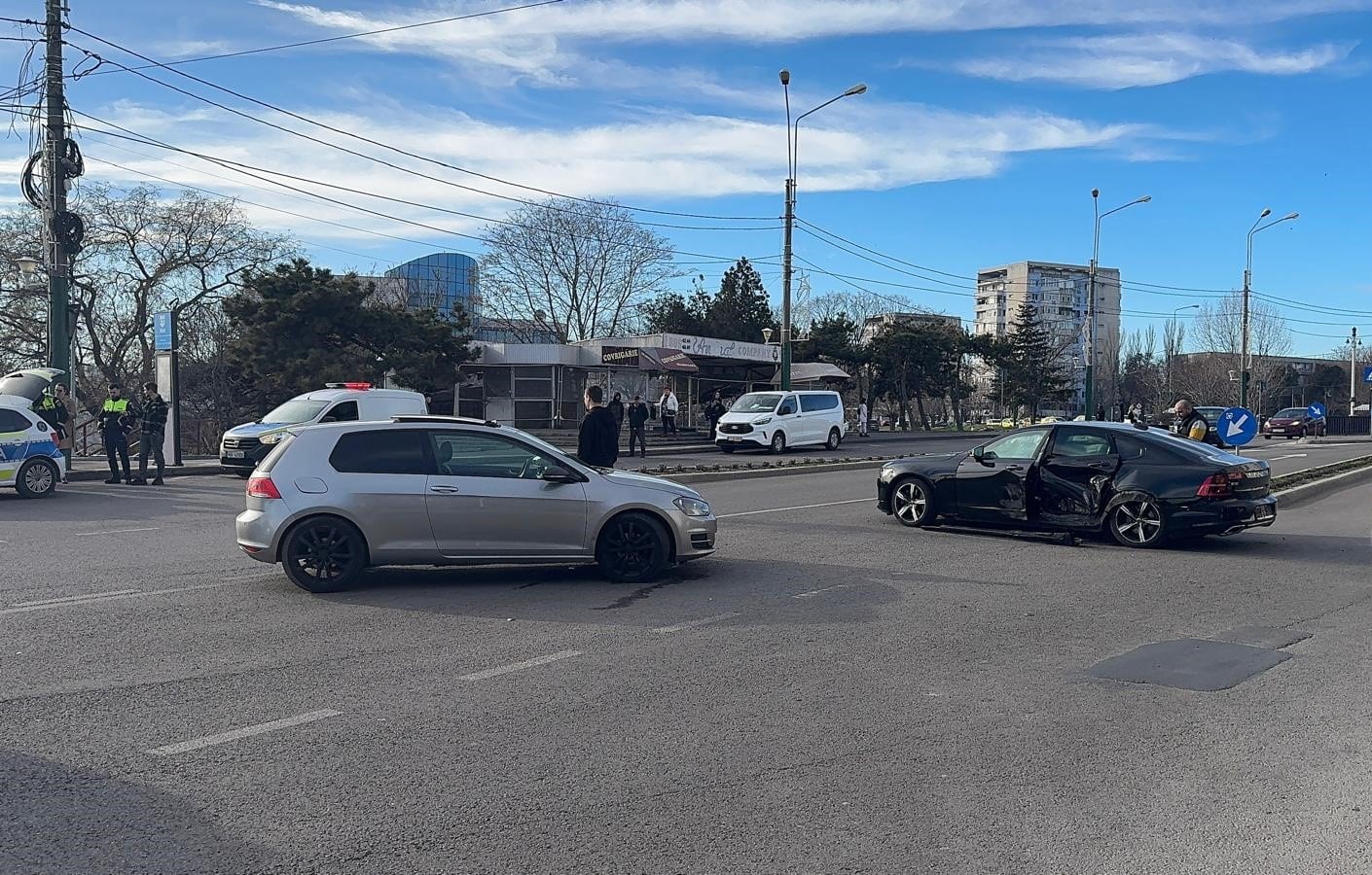 FOTO. Accident rutier în zona Poarta 2 din Constanța: două mașini implicate