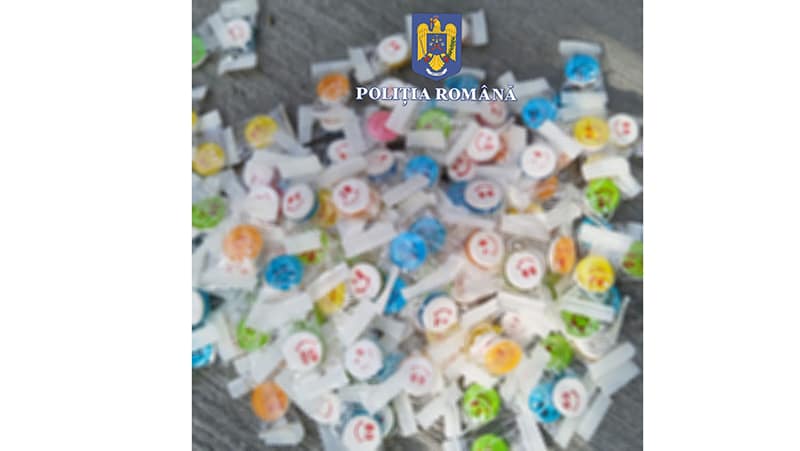 Mii de cutii de bomboane și jeleuri contrafăcute, depistate într-un container sosit în Portul Constanța