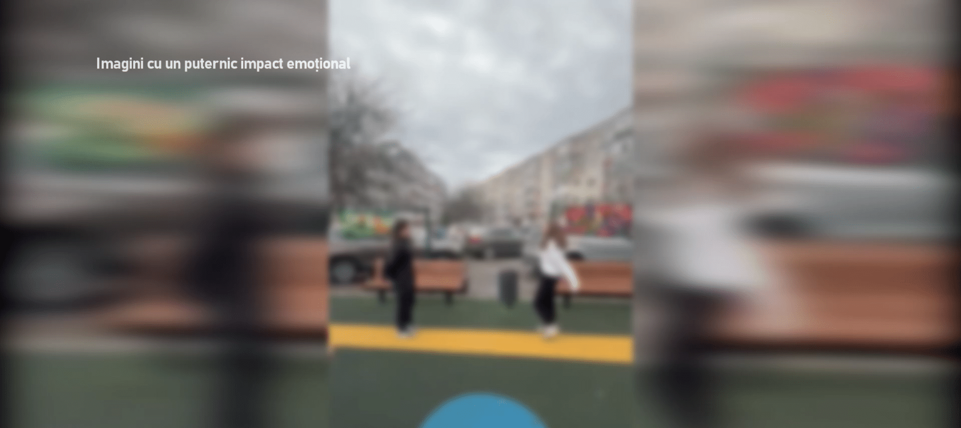 Bătaie între două fete, încurajată de pe margine