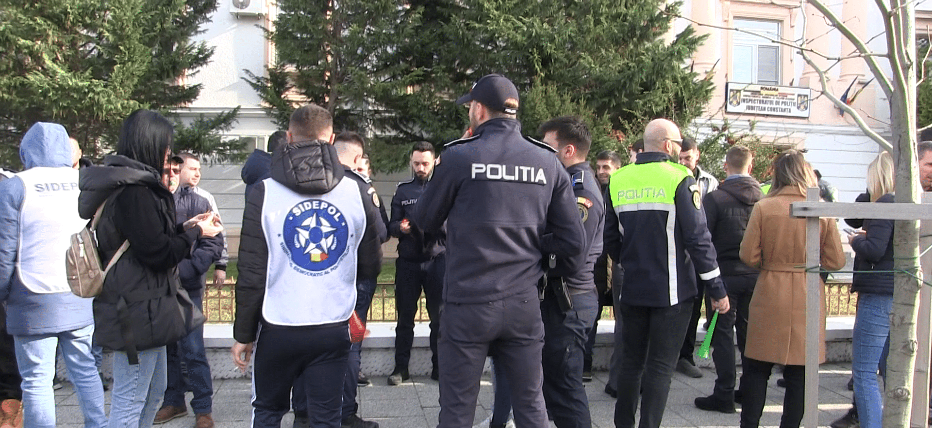 Polițiștii, din nou în stradă