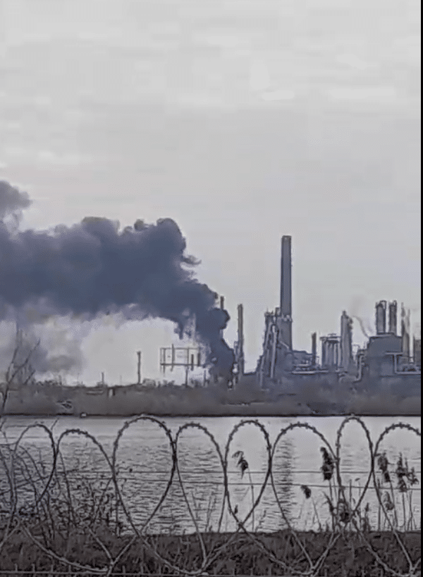 UPDATE. VIDEO: Incendiu la Petromidia! Intervin pompierii