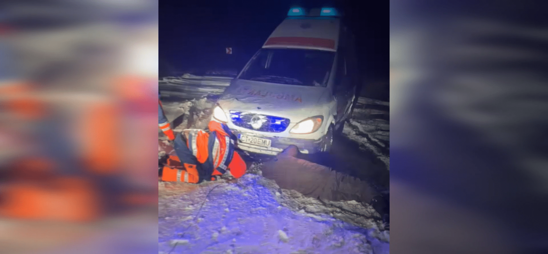 Constanța: Ambulanță blocată în zăpadă