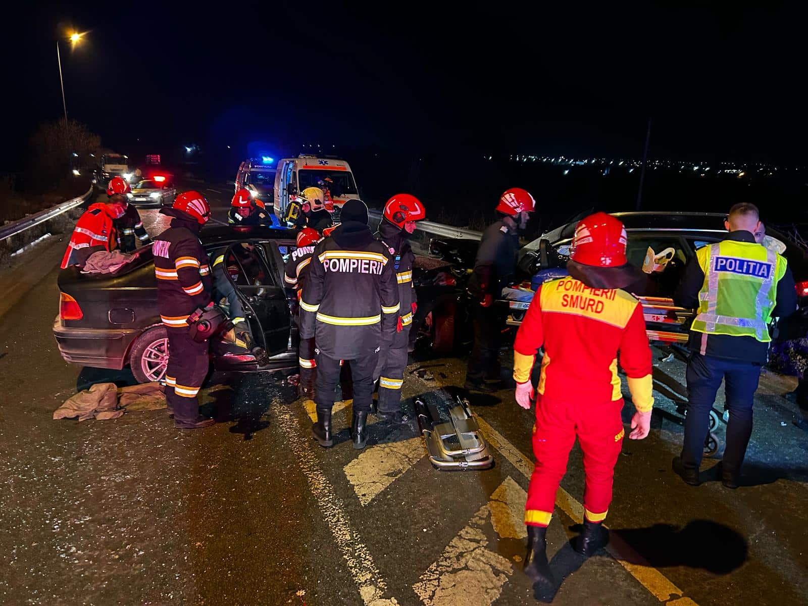 FOTO. Accident la ieșire din Ovidiu spre Galeșu: o persoană încarcerată