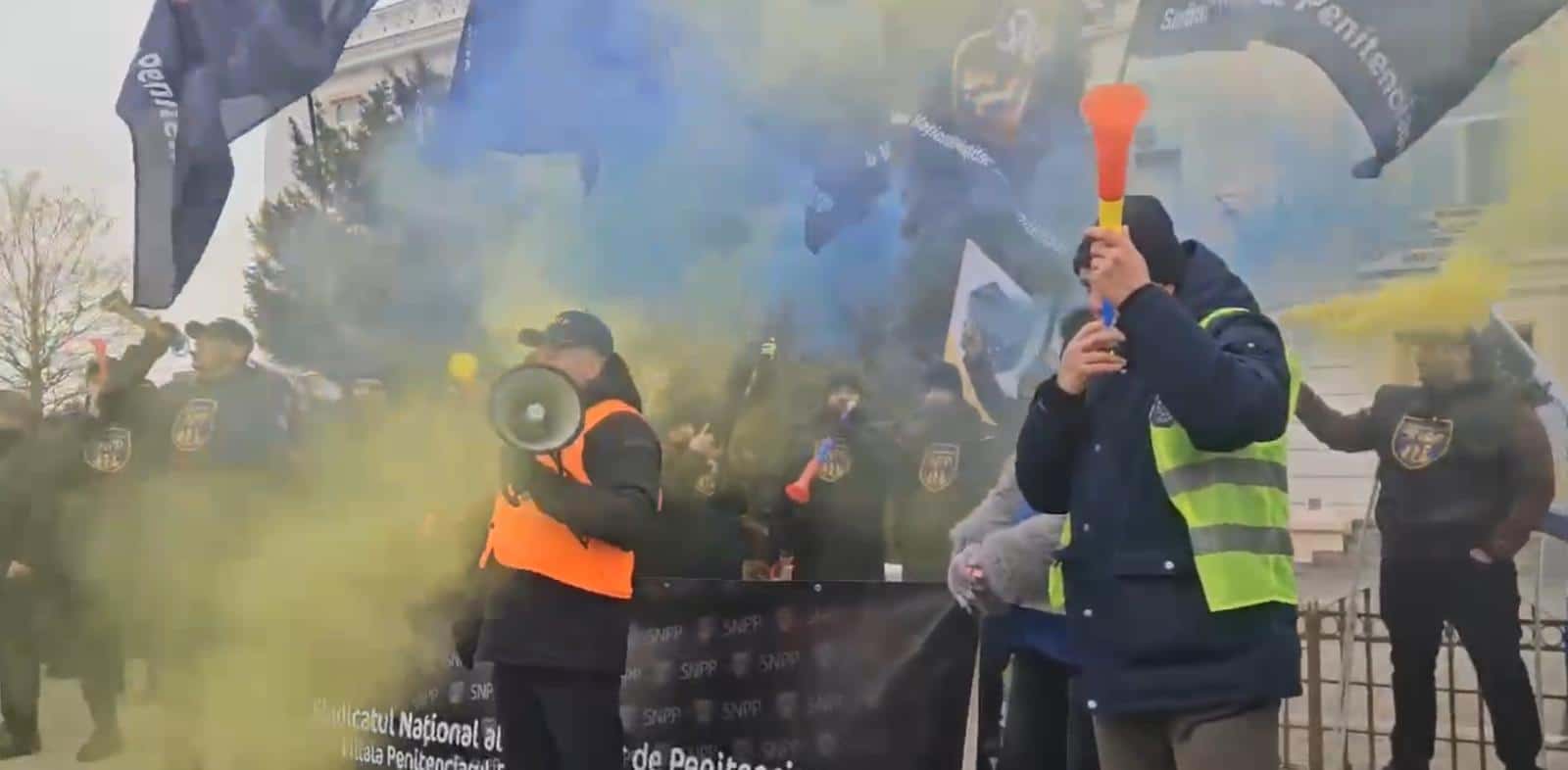 VIDEO: Polițiștii constănțeni protestează în fața sediului IPJ Constanța
